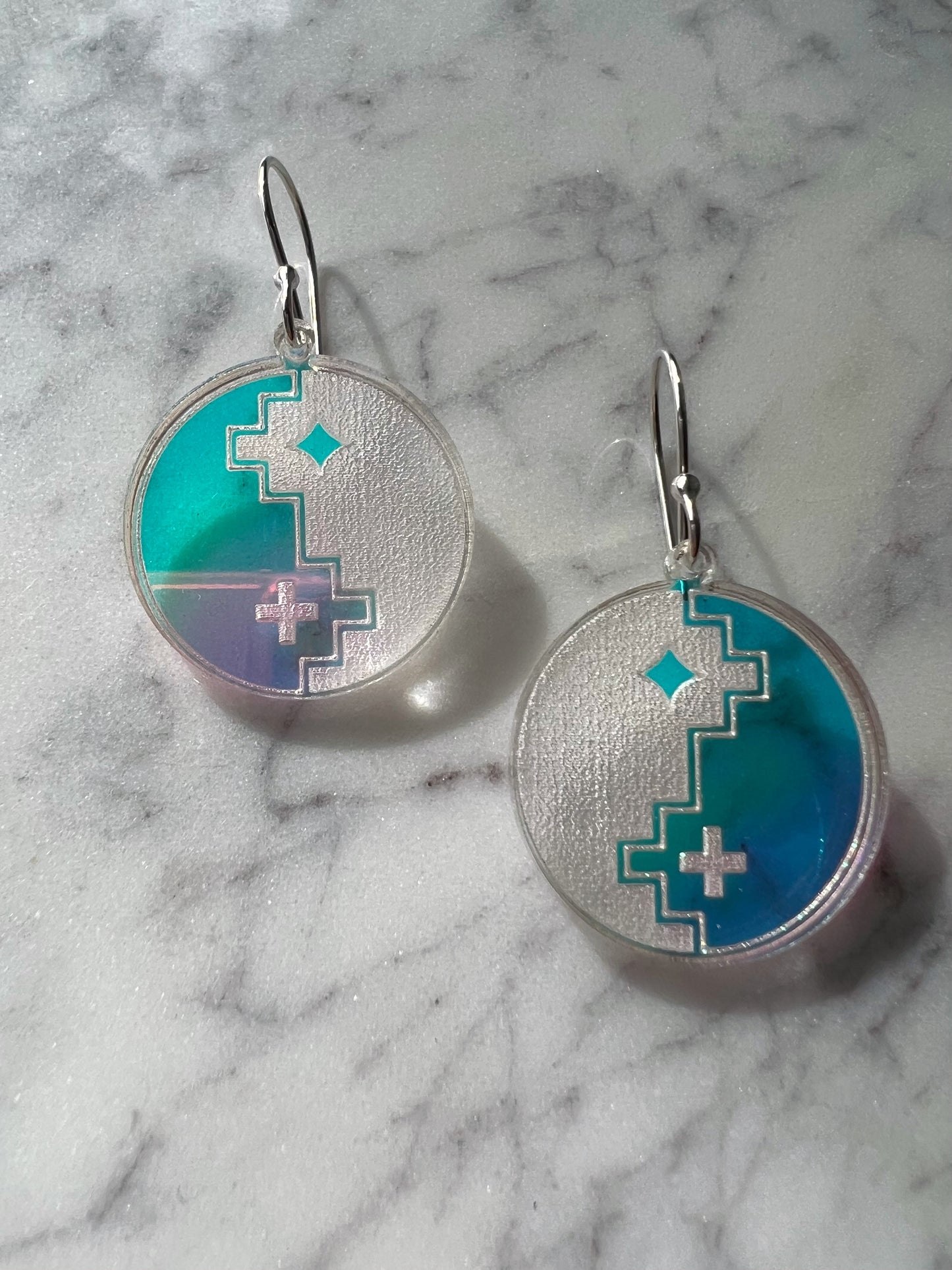 Hózhó earrings in Iridescent